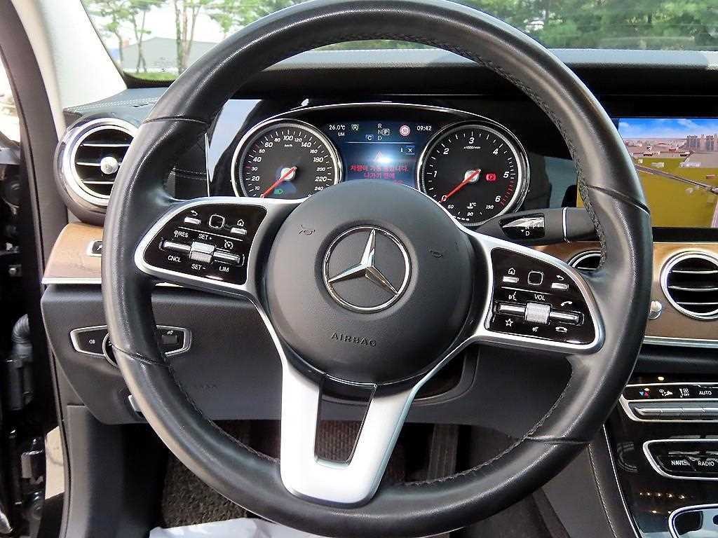 벤츠 E 클래스 E-클래스 W213 E220d 익스클루시브 이미지 8