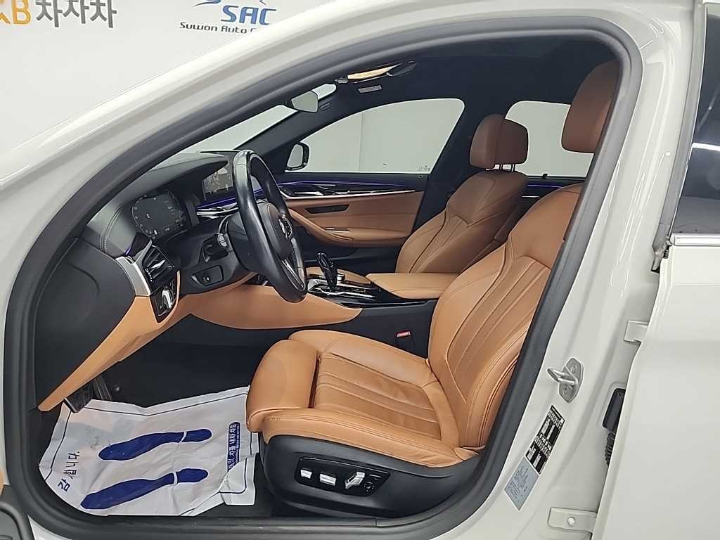 BMW 5시리즈 5시리즈 (G30) 520i M 스포츠 이미지 11
