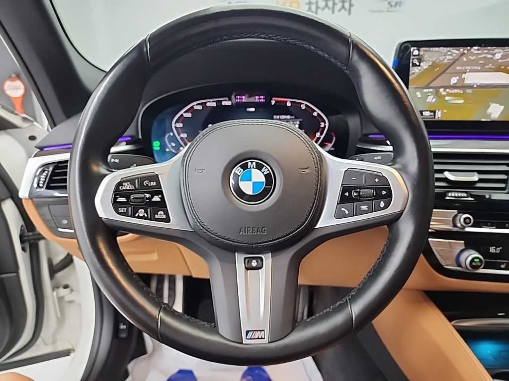 BMW 5시리즈 5시리즈 (G30) 520i M 스포츠 이미지 9