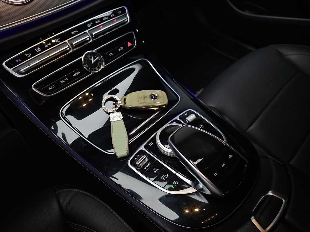 벤츠 E 클래스 E-클래스 W213 E300 아방가르드 이미지 10