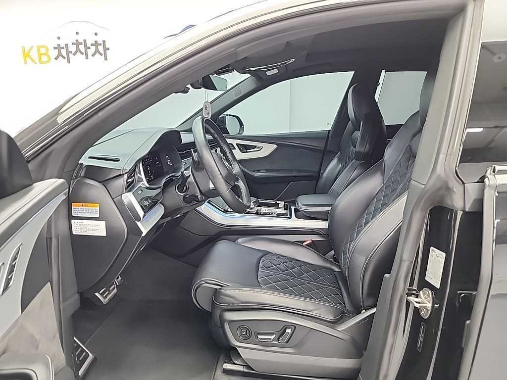 아우디 Q8 55 TFSI 콰트로 프리미엄 이미지 11