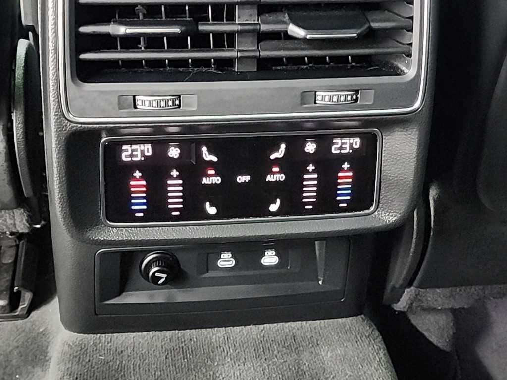 아우디 Q8 55 TFSI 콰트로 프리미엄 이미지 13