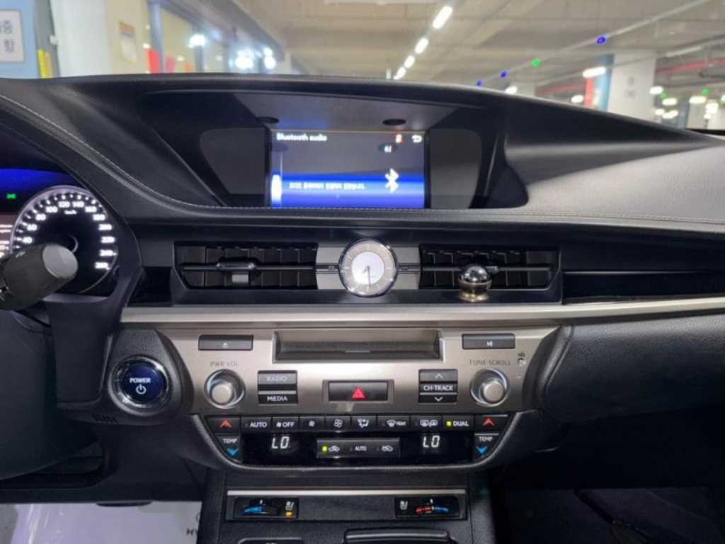 렉서스 ES 뉴ES300h 슈프림 이미지 9