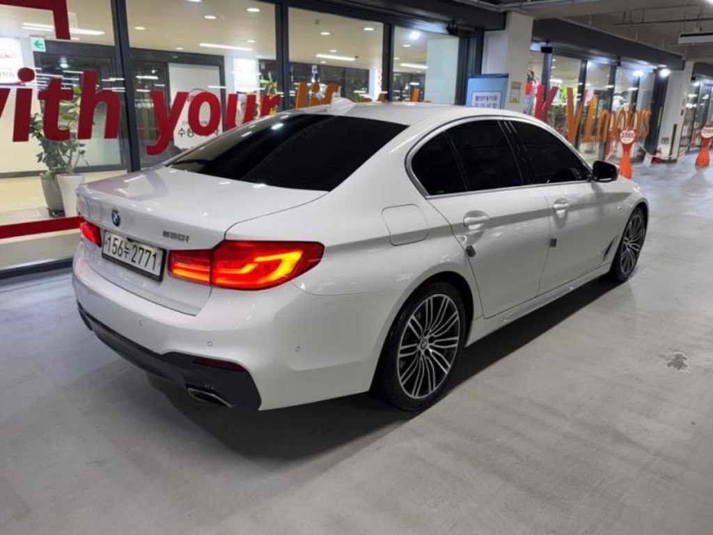 BMW 5시리즈 5시리즈 (G30) 530i M 스포츠 플러스 이미지 4
