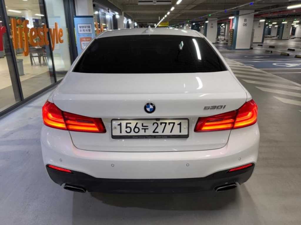 BMW 5시리즈 5시리즈 (G30) 530i M 스포츠 플러스 이미지 5
