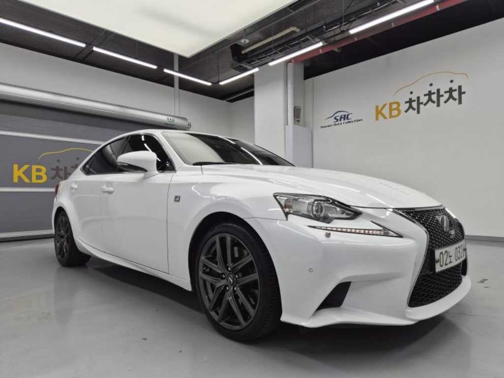 렉서스 IS 뉴IS200t F-SPORT 이미지 1