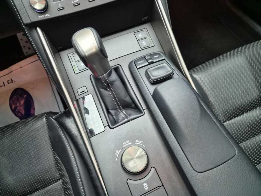 렉서스 IS 뉴IS200t F-SPORT 이미지 14