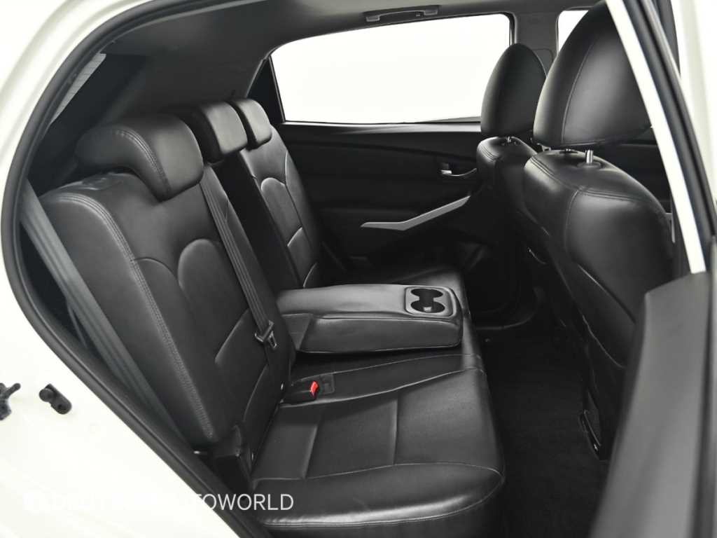 KG모빌리티(쌍용) 코란도 뉴코란도C 2WD 2.0 CVS 최고급형 이미지 12