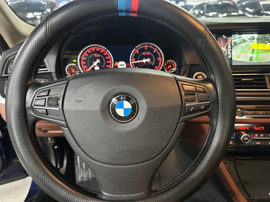 BMW 5시리즈 5시리즈 (F10) 520d xDrive M 에어로다이나믹 이미지 13