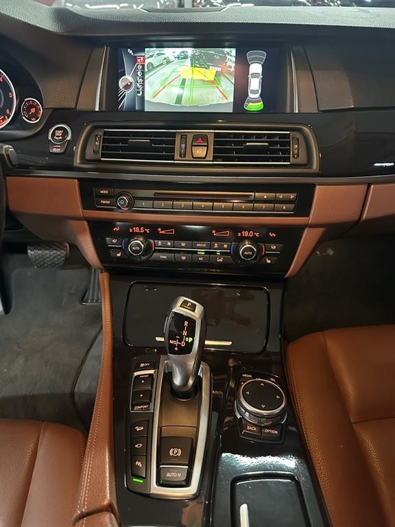 BMW 5시리즈 5시리즈 (F10) 520d xDrive M 에어로다이나믹 이미지 16