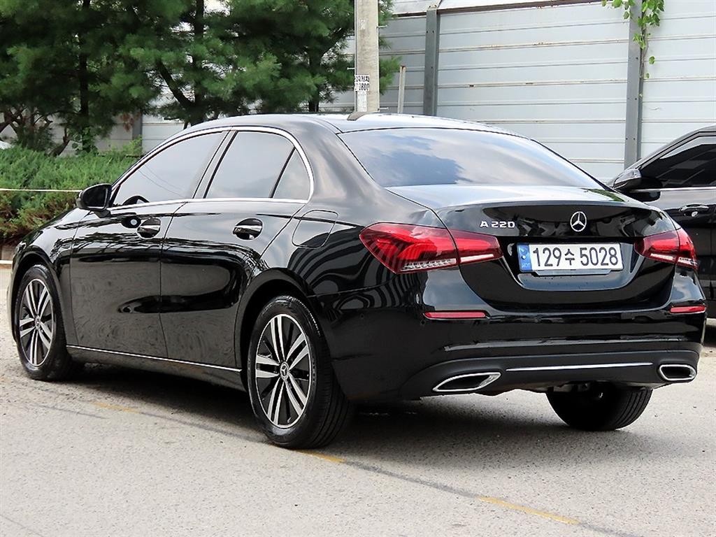 벤츠 A 클래스 A클래스 W177 A220 세단 이미지 3