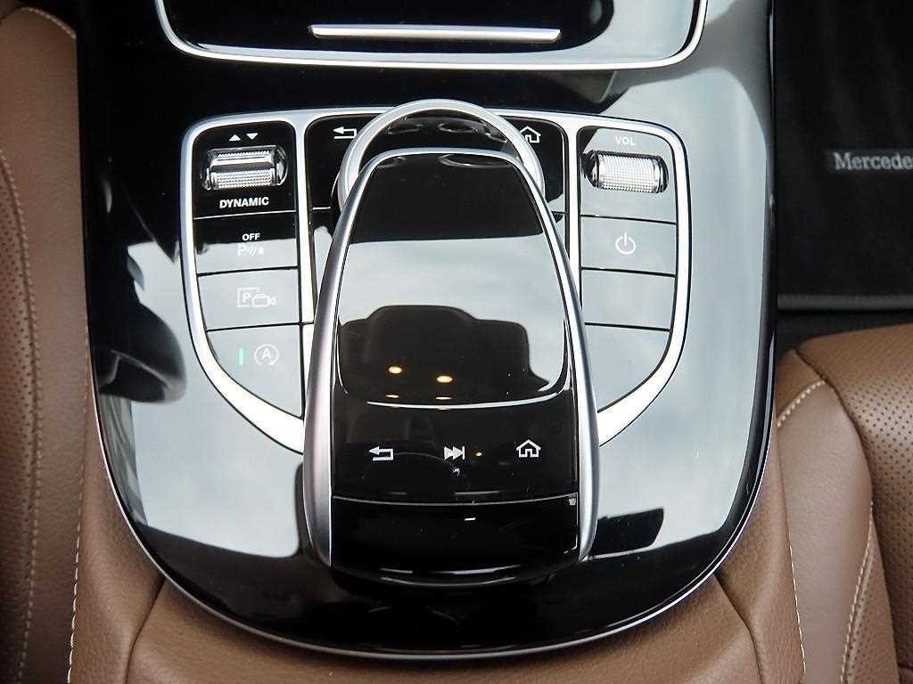 벤츠 E 클래스 E-클래스 W213 E300 4MATIC 아방가르드 이미지 13