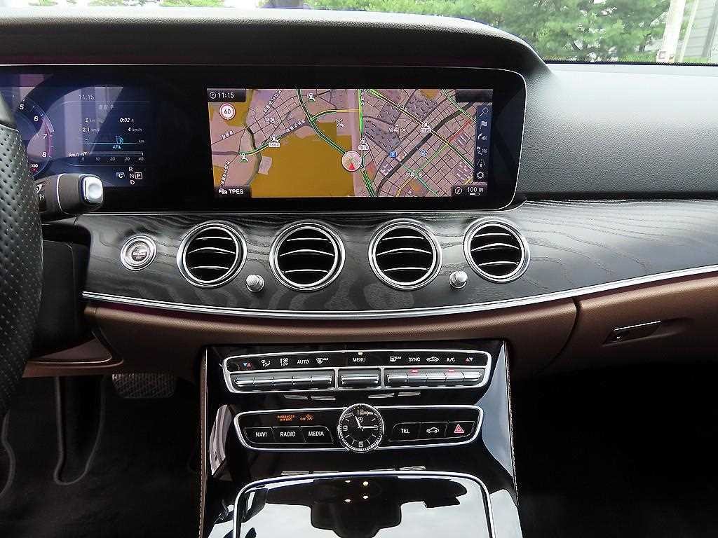 벤츠 E 클래스 E-클래스 W213 E300 4MATIC 아방가르드 이미지 14