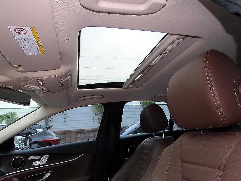 벤츠 E 클래스 E-클래스 W213 E300 4MATIC 아방가르드 이미지 16