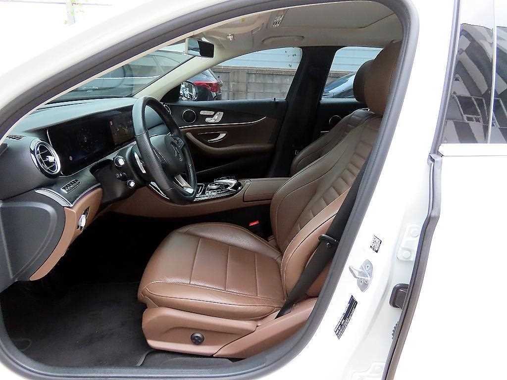벤츠 E 클래스 E-클래스 W213 E300 4MATIC 아방가르드 이미지 5