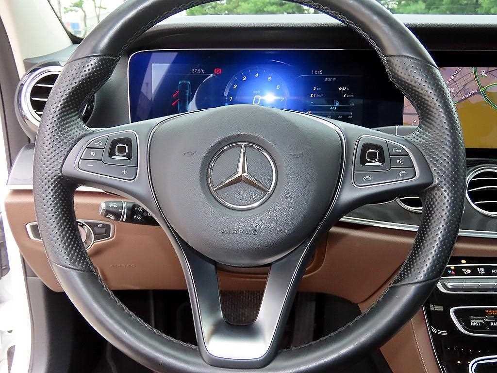 벤츠 E 클래스 E-클래스 W213 E300 4MATIC 아방가르드 이미지 8
