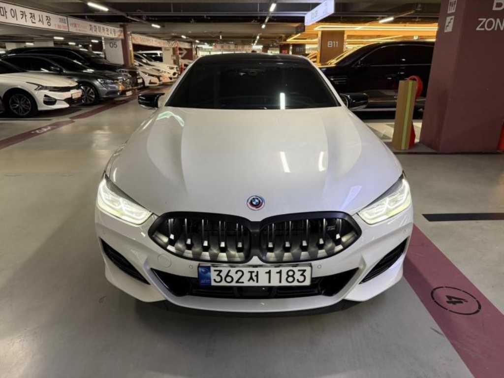 BMW 8시리즈 8시리즈 (G15) M850i xDrive 그란 쿠페 이미지 1