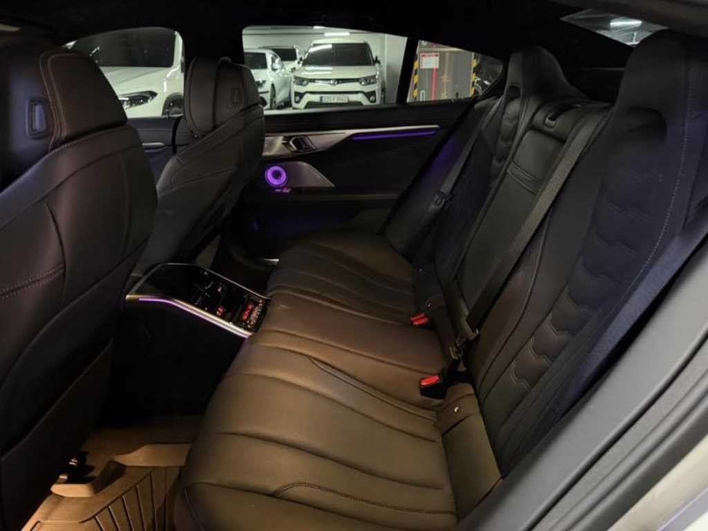 BMW 8시리즈 8시리즈 (G15) M850i xDrive 그란 쿠페 이미지 14