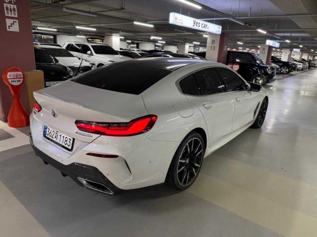 BMW 8시리즈 8시리즈 (G15) M850i xDrive 그란 쿠페 이미지 3