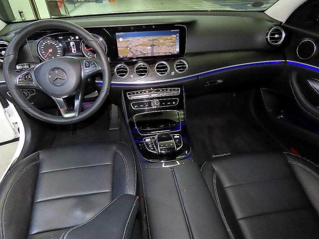 벤츠 E 클래스 E-클래스 W213 E220d 아방가르드 이미지 10