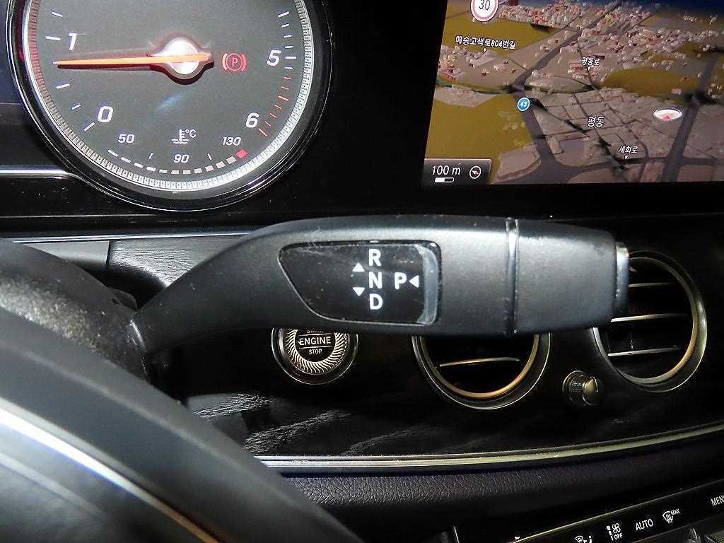 벤츠 E 클래스 E-클래스 W213 E220d 아방가르드 이미지 12