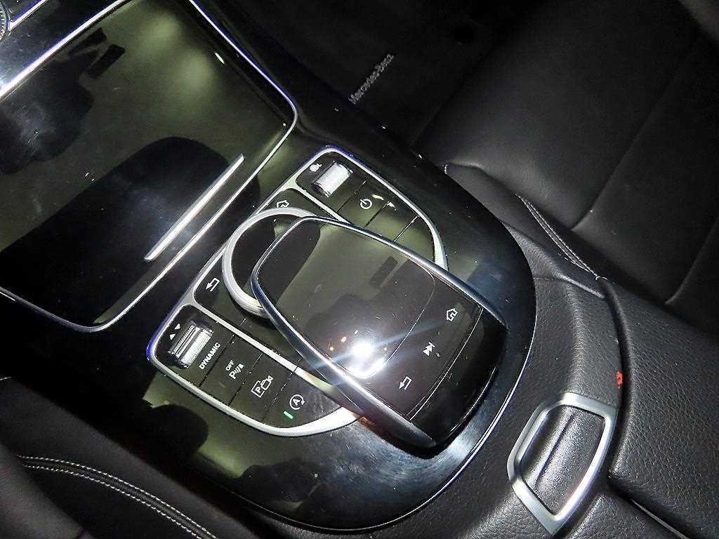 벤츠 E 클래스 E-클래스 W213 E220d 아방가르드 이미지 13