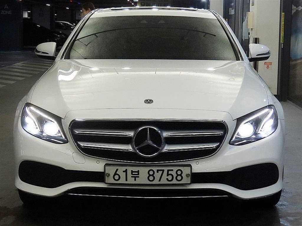 벤츠 E 클래스 E-클래스 W213 E220d 아방가르드 이미지 2