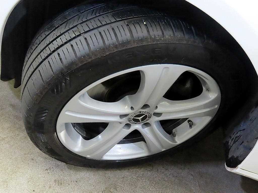 벤츠 E 클래스 E-클래스 W213 E220d 아방가르드 이미지 20