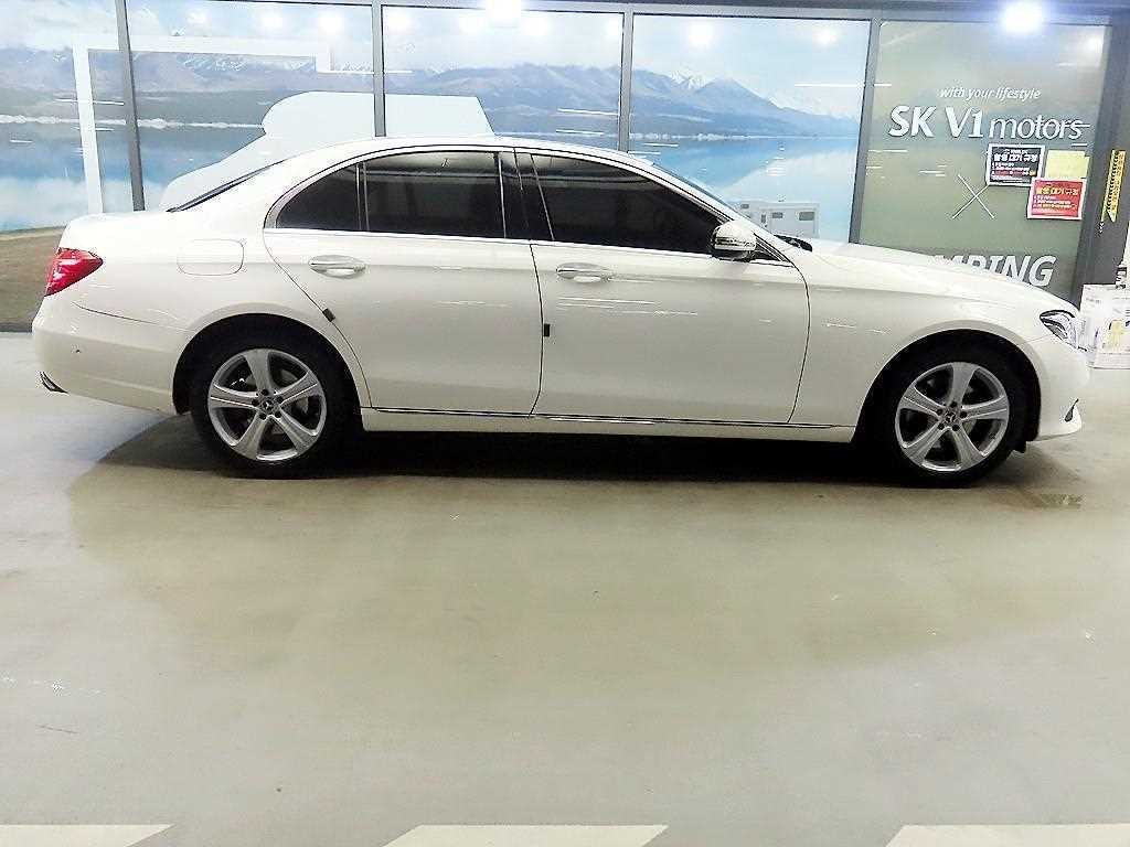 벤츠 E 클래스 E-클래스 W213 E220d 아방가르드 이미지 3