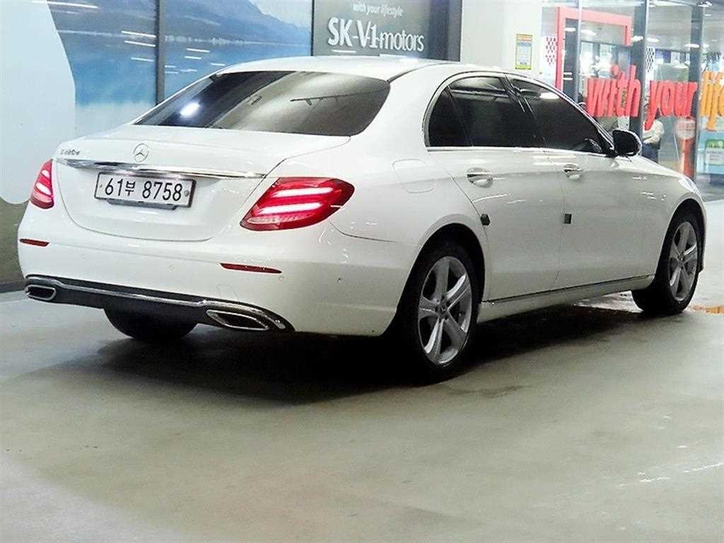 벤츠 E 클래스 E-클래스 W213 E220d 아방가르드 이미지 4
