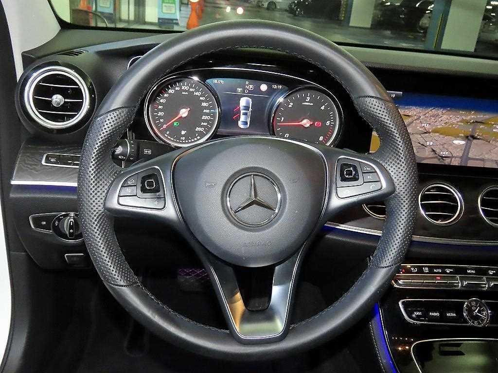 벤츠 E 클래스 E-클래스 W213 E220d 아방가르드 이미지 8
