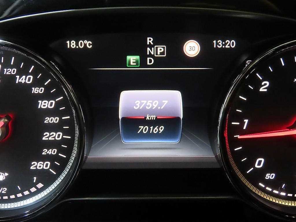 벤츠 E 클래스 E-클래스 W213 E220d 아방가르드 이미지 9