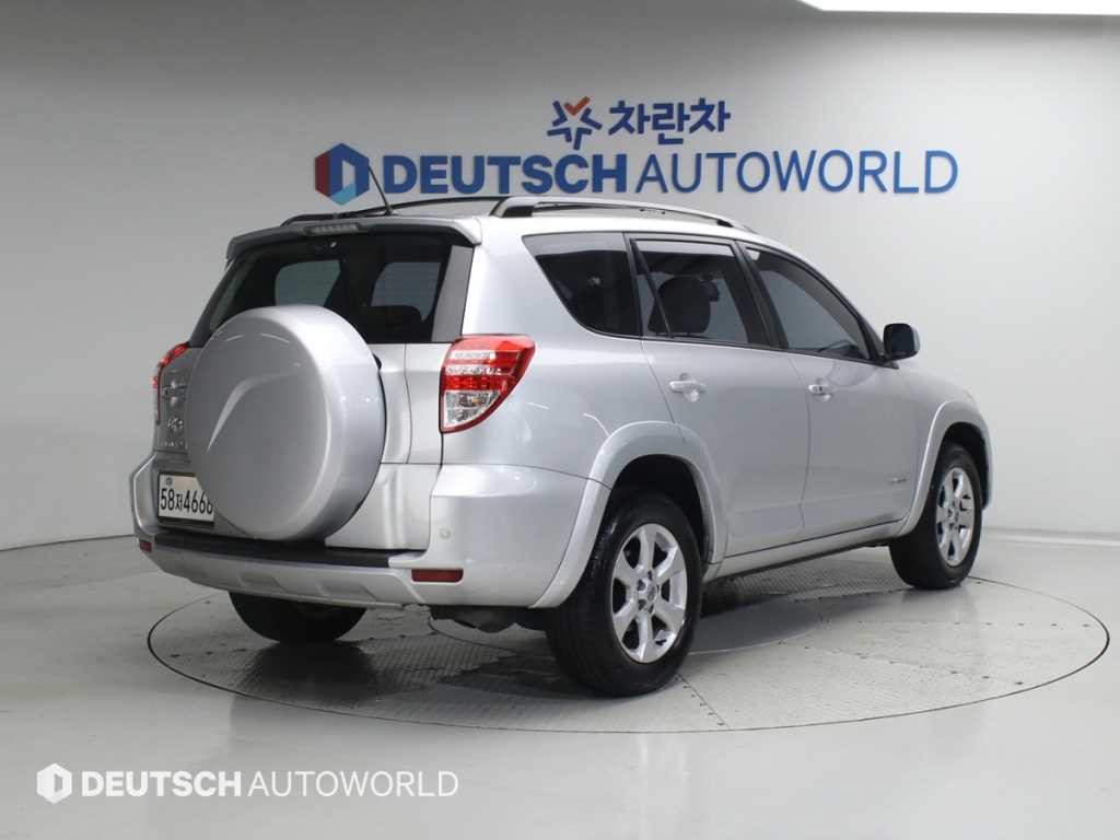 토요타 라브4 2.5 2WD 이미지 4