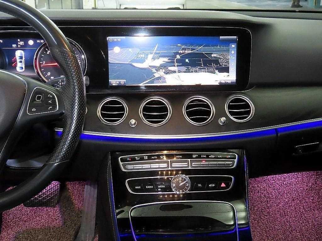 벤츠 E 클래스 E-클래스 W213 E220d 아방가르드 이미지 11