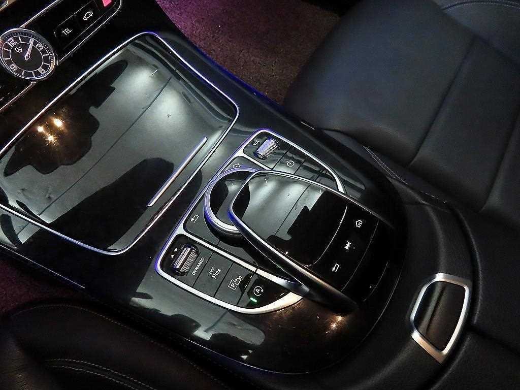 벤츠 E 클래스 E-클래스 W213 E220d 아방가르드 이미지 13