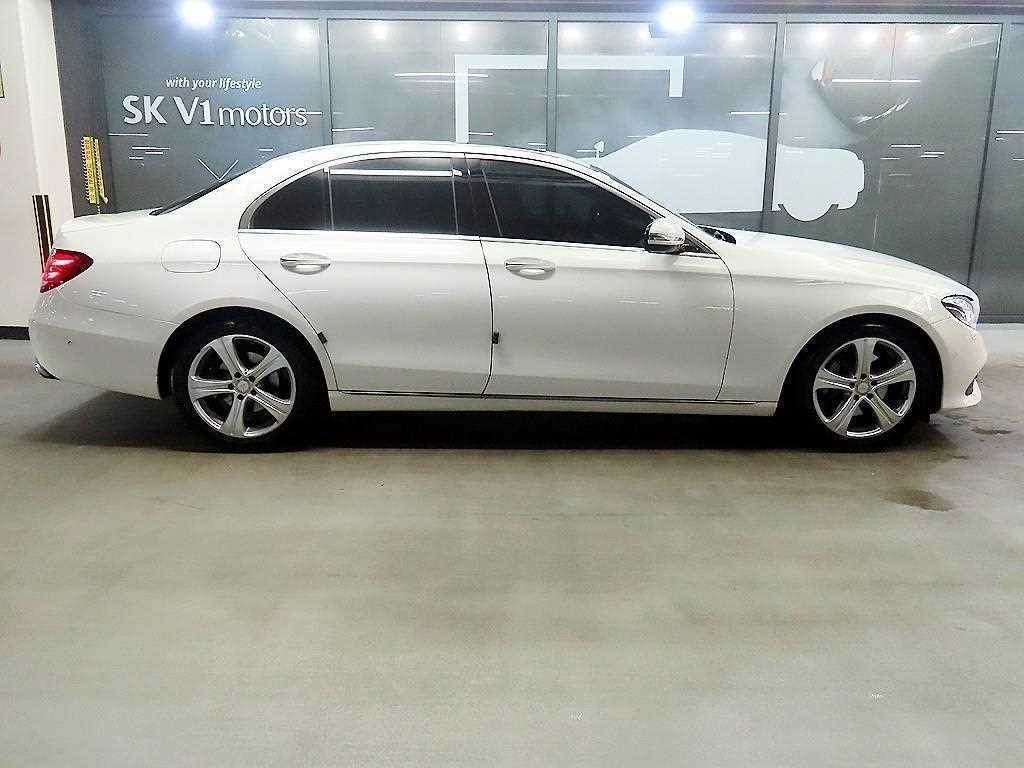 벤츠 E 클래스 E-클래스 W213 E220d 아방가르드 이미지 3