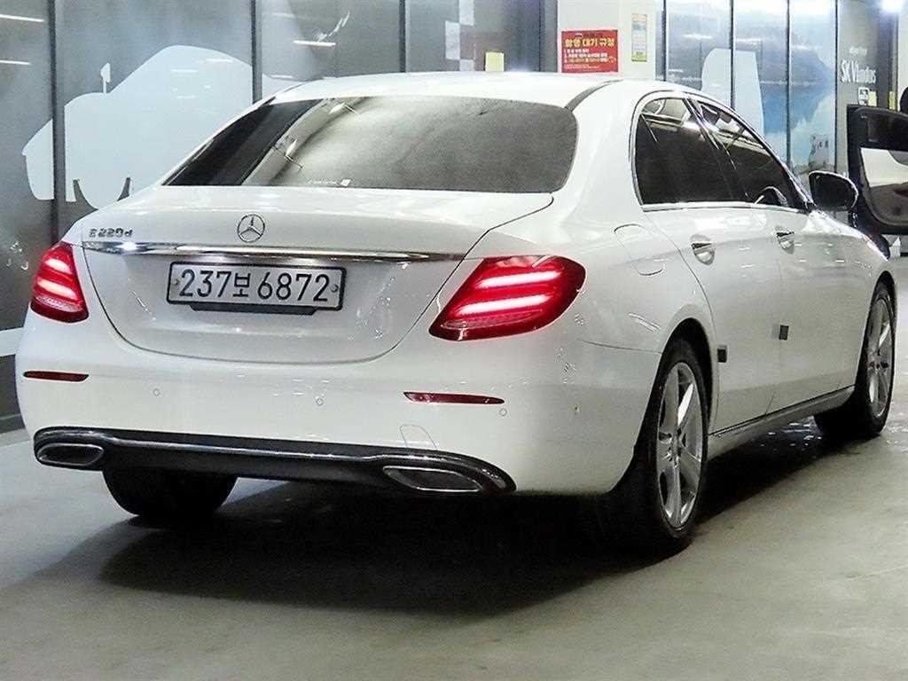 벤츠 E 클래스 E-클래스 W213 E220d 아방가르드 이미지 4