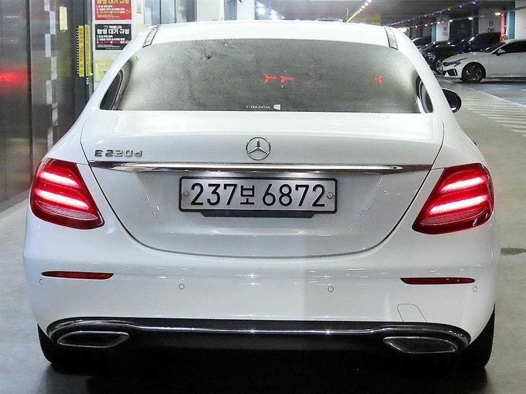 벤츠 E 클래스 E-클래스 W213 E220d 아방가르드 이미지 5