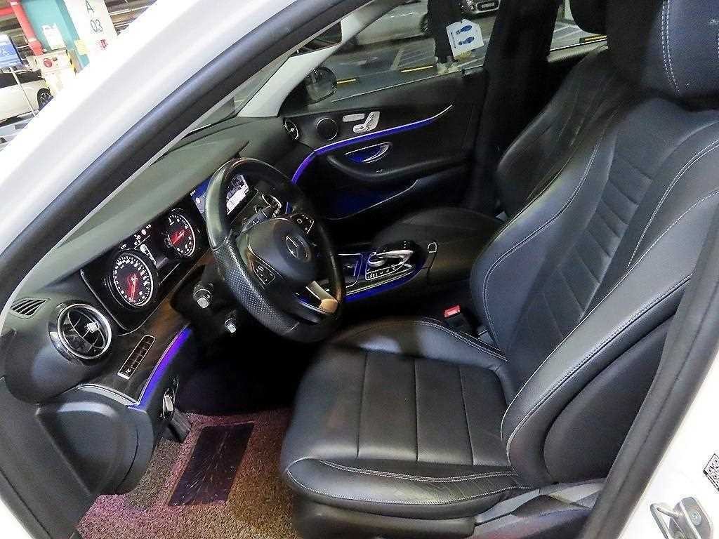 벤츠 E 클래스 E-클래스 W213 E220d 아방가르드 이미지 6