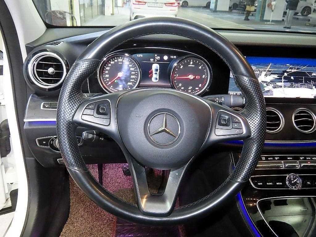 벤츠 E 클래스 E-클래스 W213 E220d 아방가르드 이미지 9