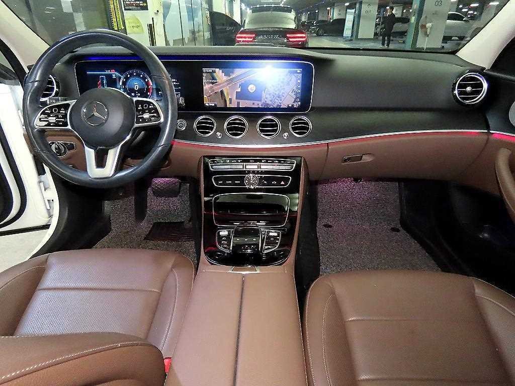 벤츠 E 클래스 E-클래스 W213 E300 4MATIC 아방가르드 이미지 10