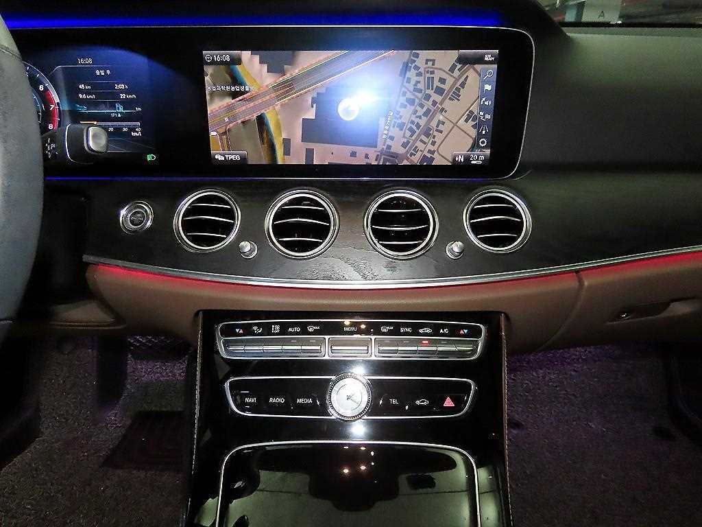 벤츠 E 클래스 E-클래스 W213 E300 4MATIC 아방가르드 이미지 11