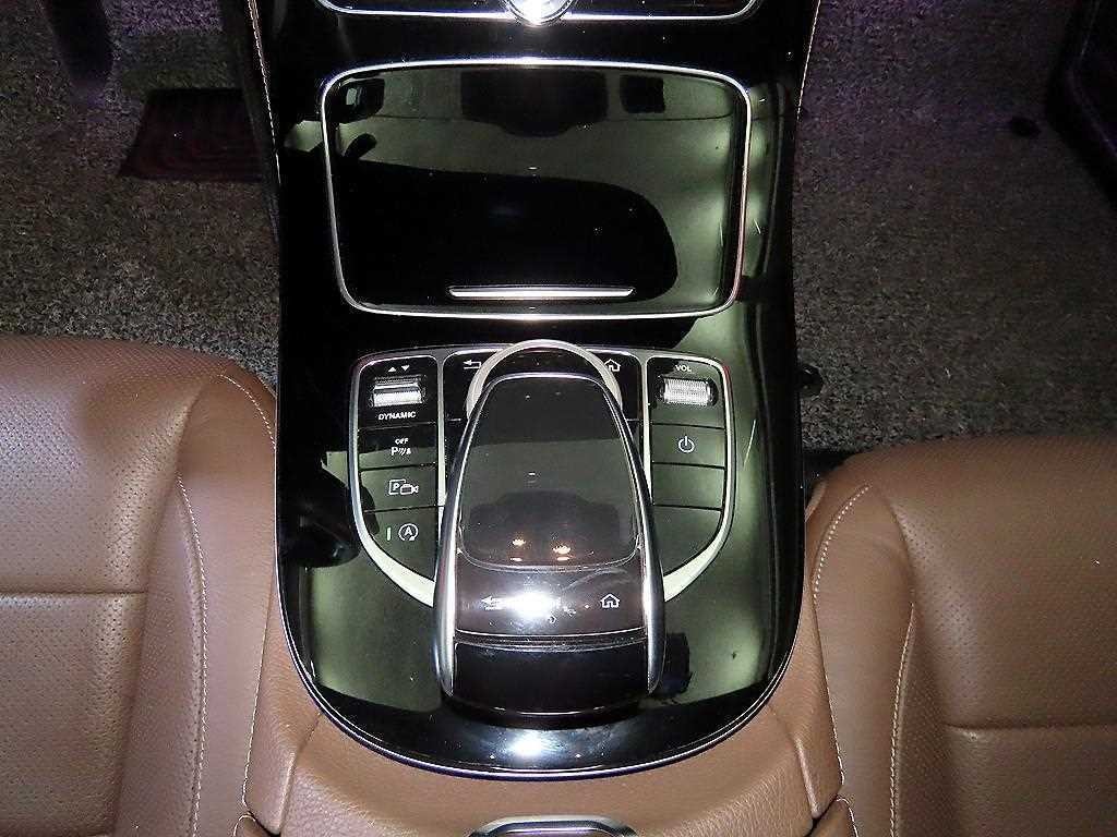 벤츠 E 클래스 E-클래스 W213 E300 4MATIC 아방가르드 이미지 12
