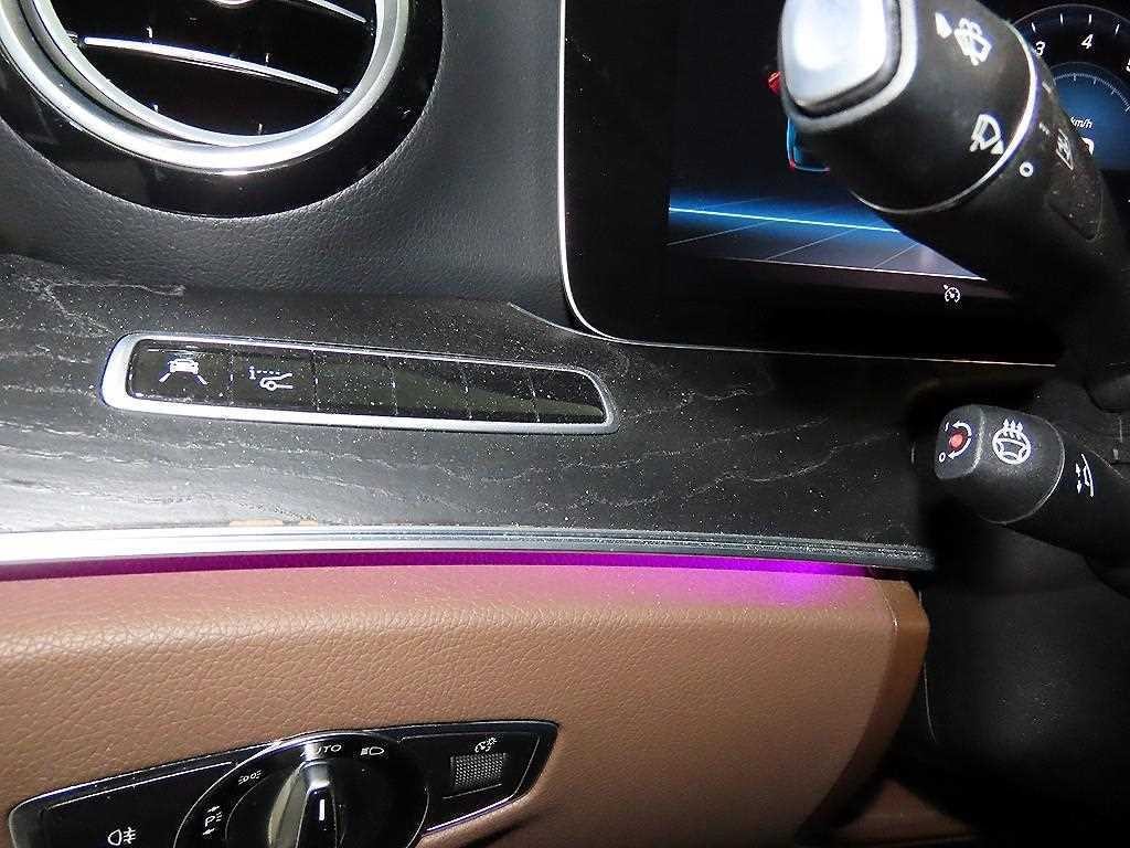 벤츠 E 클래스 E-클래스 W213 E300 4MATIC 아방가르드 이미지 14