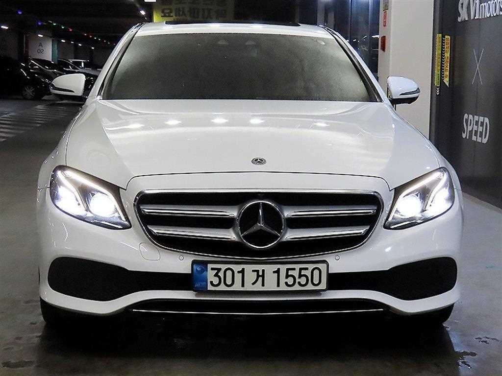 벤츠 E 클래스 E-클래스 W213 E300 4MATIC 아방가르드 이미지 2