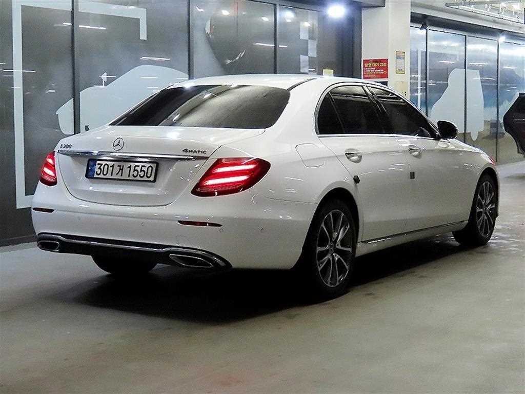 벤츠 E 클래스 E-클래스 W213 E300 4MATIC 아방가르드 이미지 4