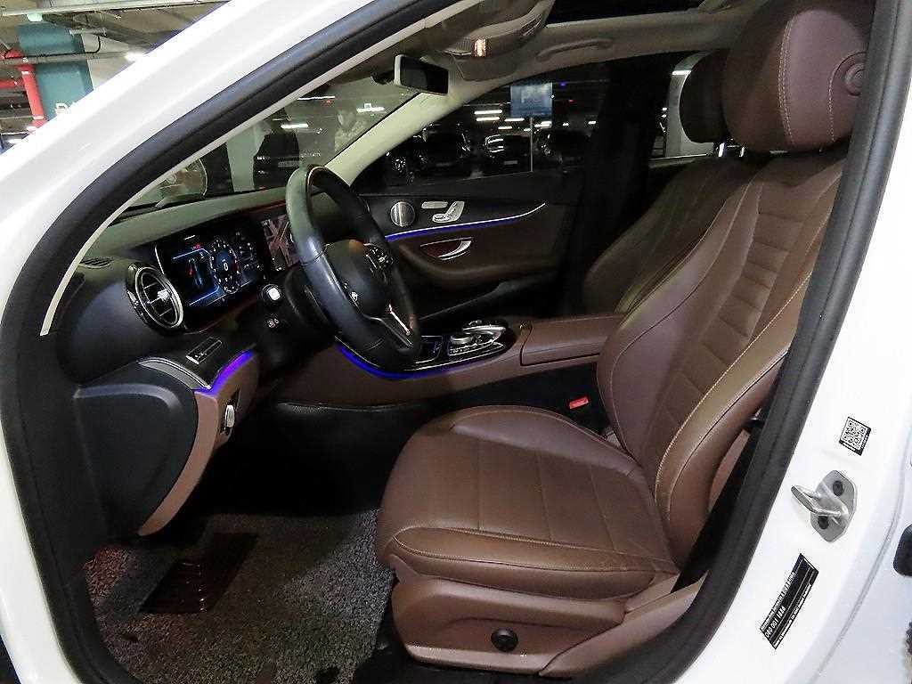 벤츠 E 클래스 E-클래스 W213 E300 4MATIC 아방가르드 이미지 6