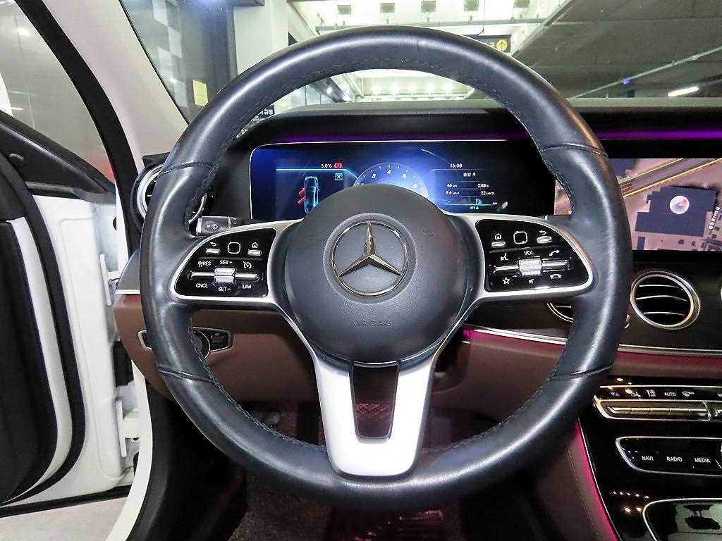 벤츠 E 클래스 E-클래스 W213 E300 4MATIC 아방가르드 이미지 8