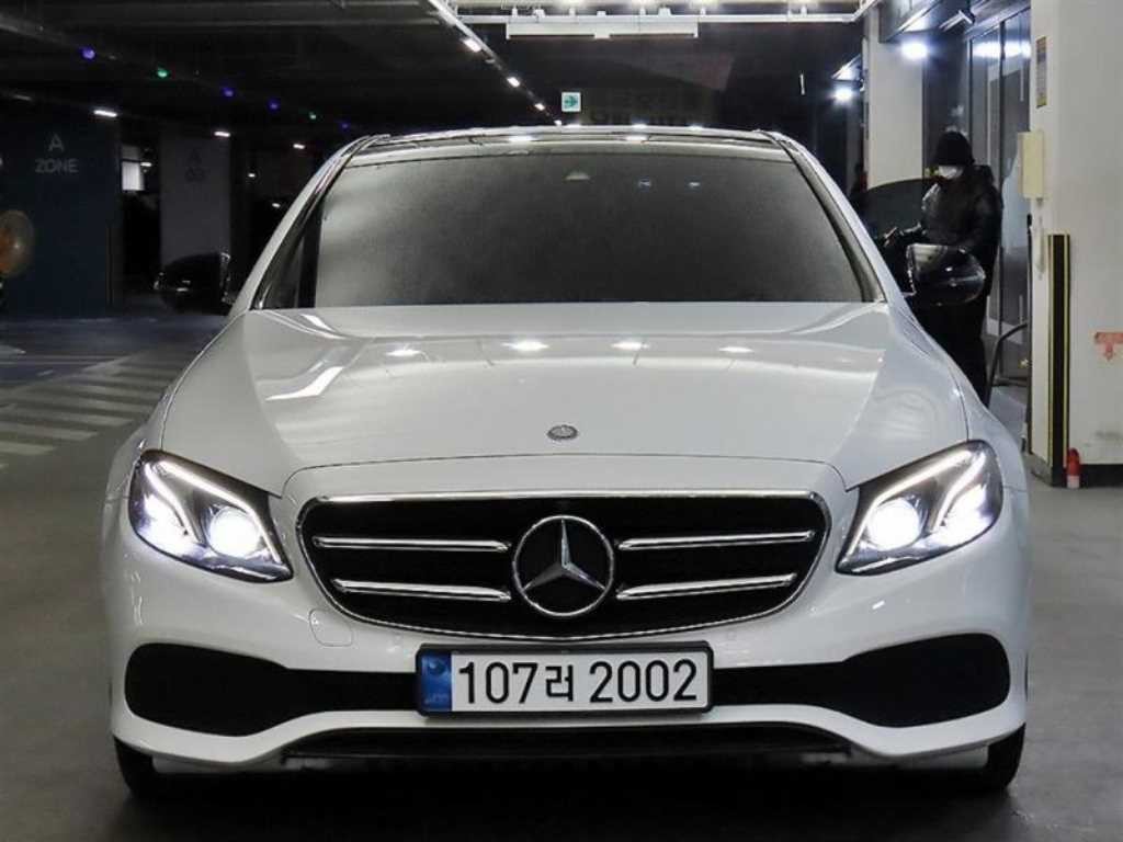 벤츠 E 클래스 E-클래스 W213 E300 아방가르드 이미지 2