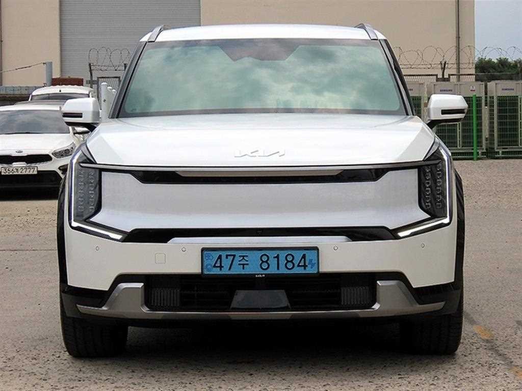기아 EV9 롱레인지 4WD 어스 이미지 1